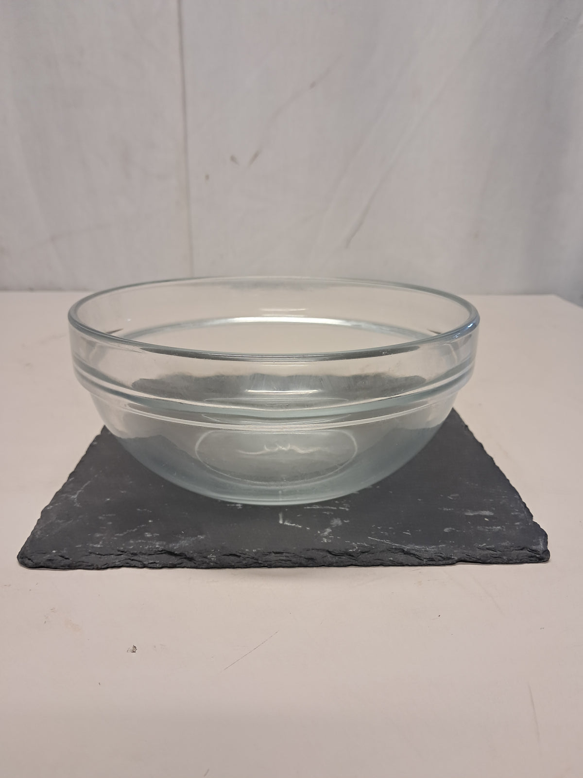 Ciotola insalatiera in vetro temperato diametro 16 cm, altezza 6 cm, usata per la ristorazione Attrezzatura da ristorazione usata Sd Service Store