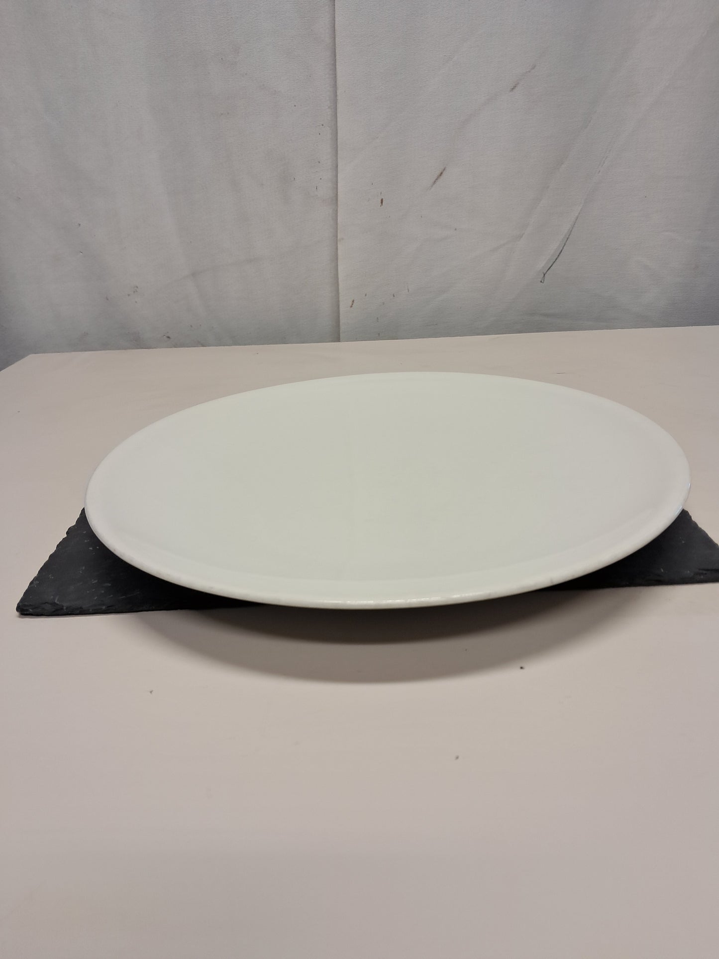 Piatti piani, in porcellana, marca Saturnia, diametro 28cm,usati per la risorazione Attrezzatura da ristorazione usata Sd Service Store