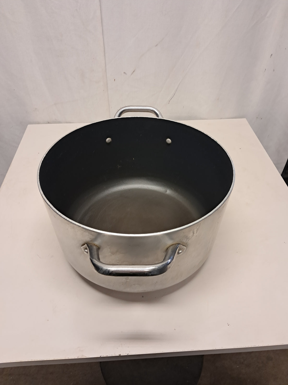 Casseruola in alluminio con interno antiaderente, diametro 32cm, altezza 16cm, usata per la ristorazione Attrezzatura da ristorazione usata Sd Service Store