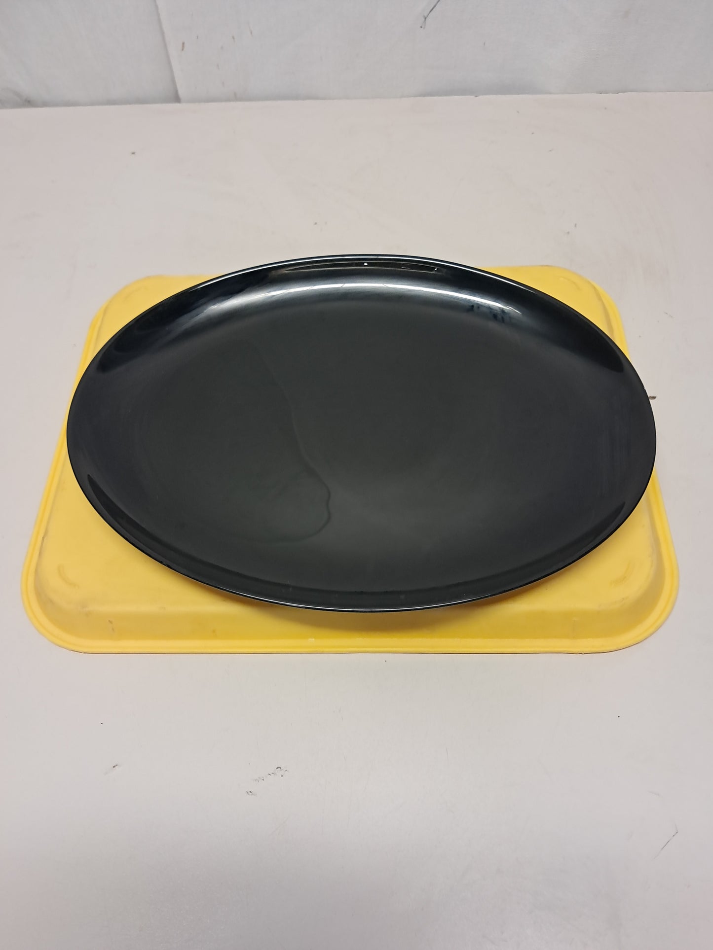 Piatti piani in ceramica lunghezza 31cm, usati per la ristorazione