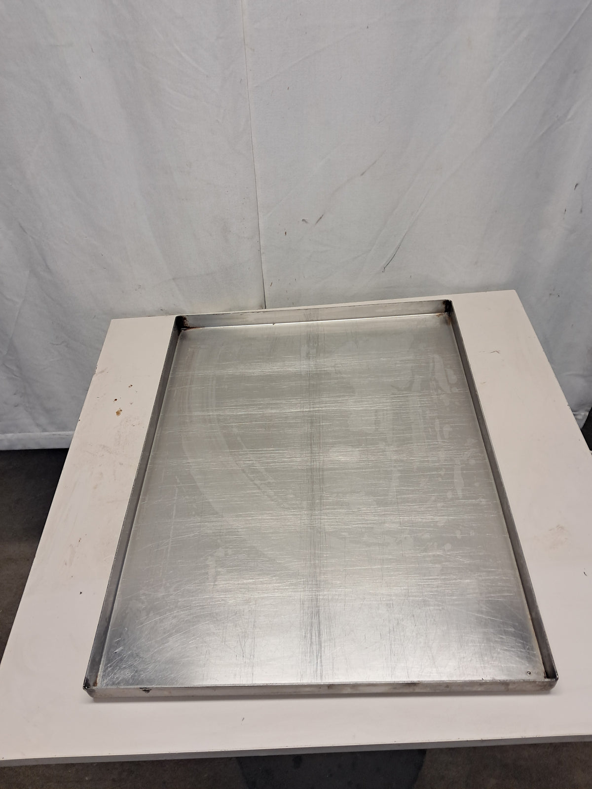 Teglia in acciaio, 60×45 cm; H 2,5 cm, usata per la ristorazione