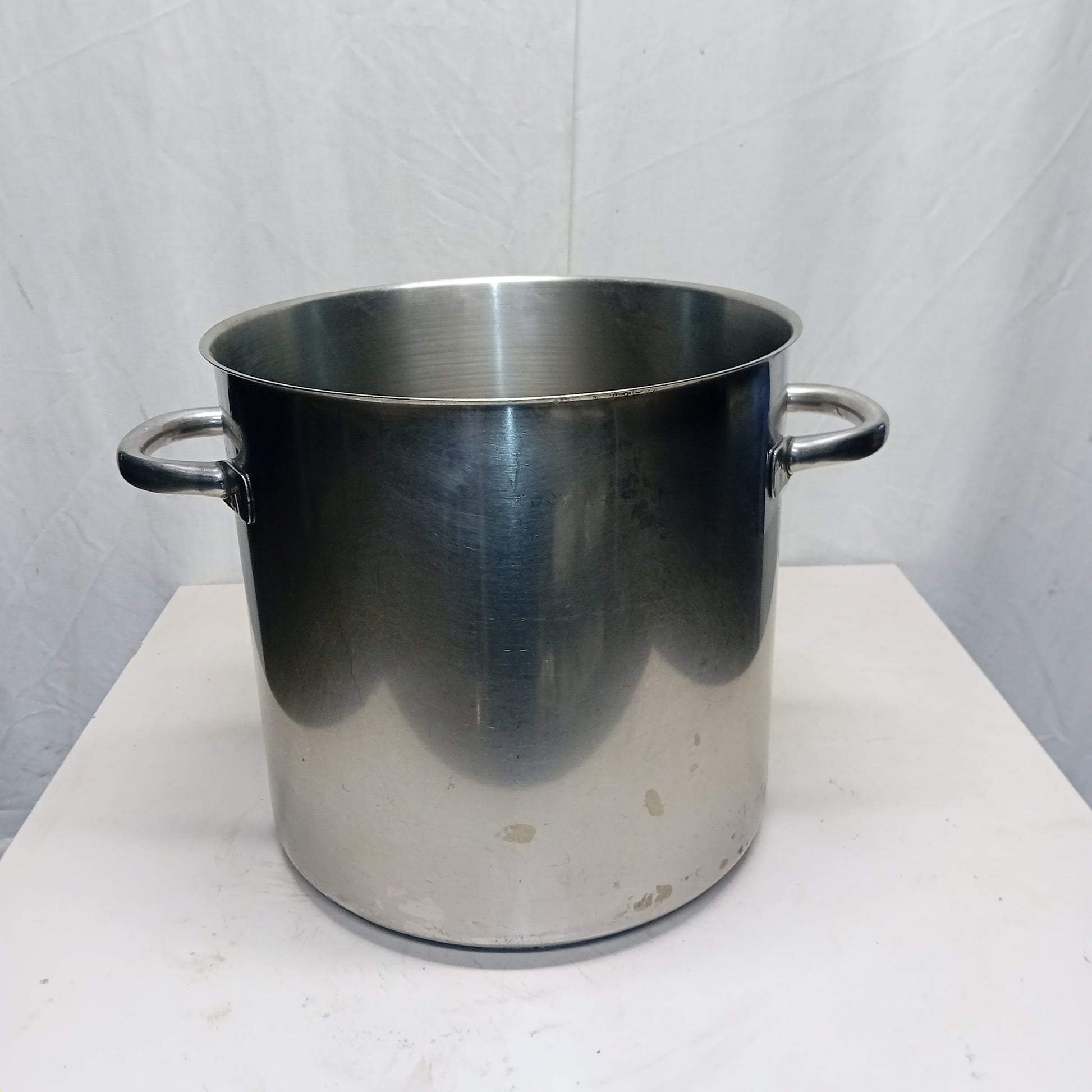 Pentola usata in acciaio a induzione, altezza 30cm, diametro 33cm Ristorazione Sd Service Store