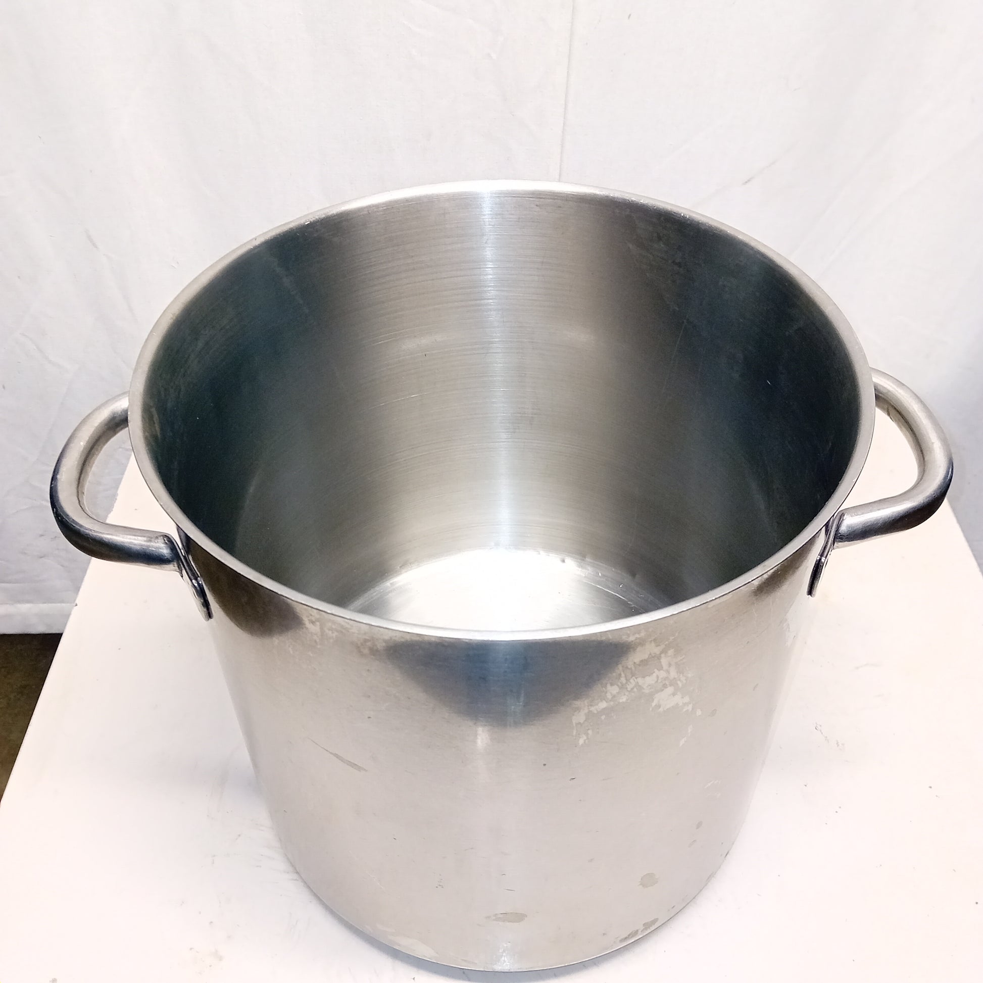 Pentola usata in acciaio a induzione, altezza 30cm, diametro 33cm Ristorazione Sd Service Store