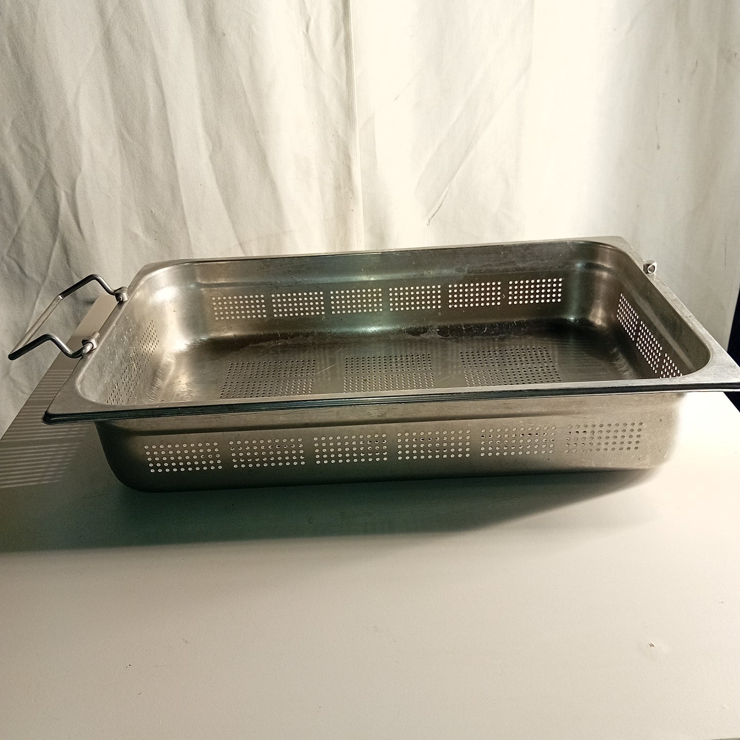 Teglia gastronorm traforata usata 53x32cm altezza 10cm con 1 manico Ristorazione Sd Service Store
