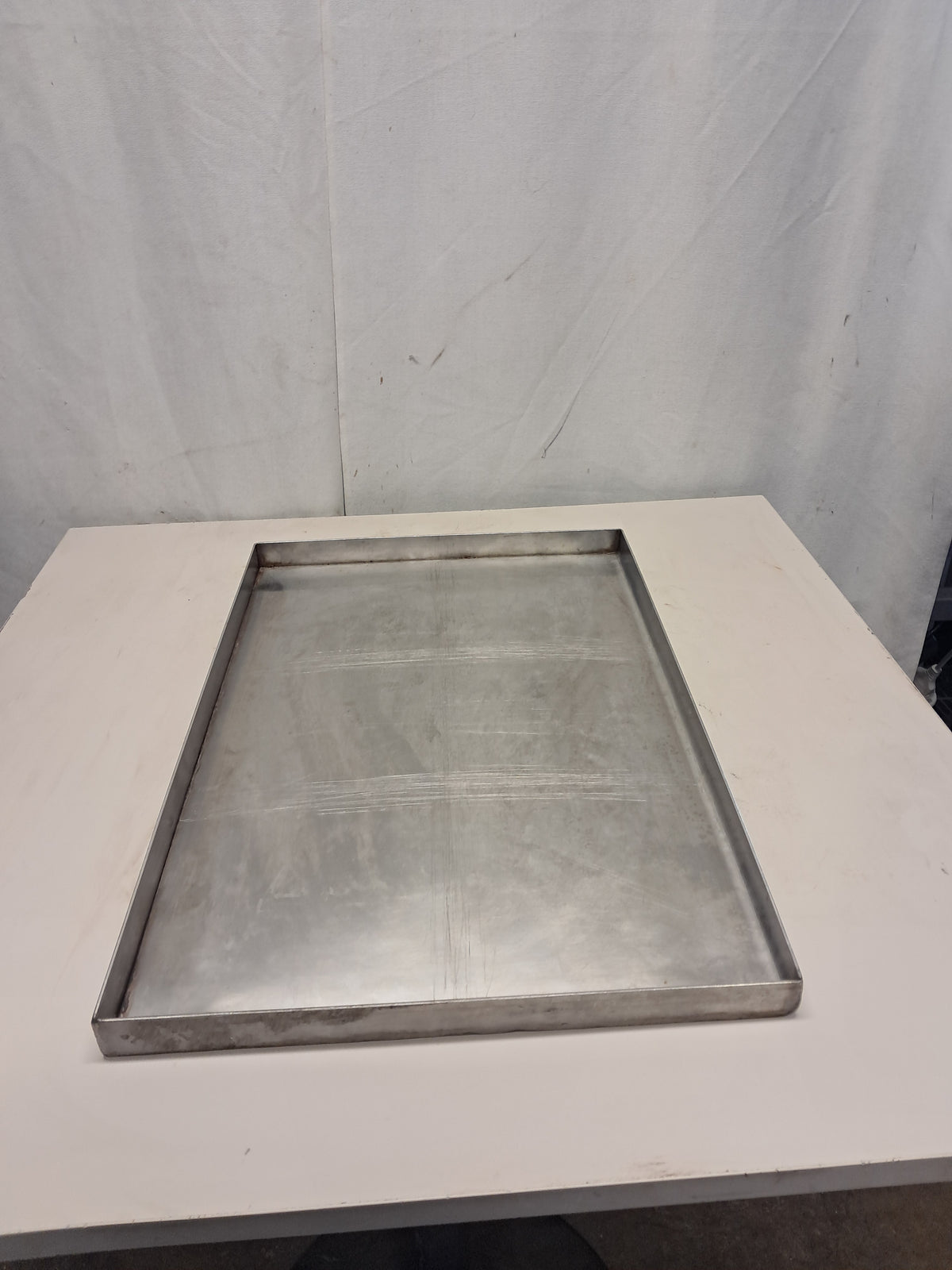 Teglia forno in acciaio 50x33 cm, altezza 2 cm, usata per la ristorazione