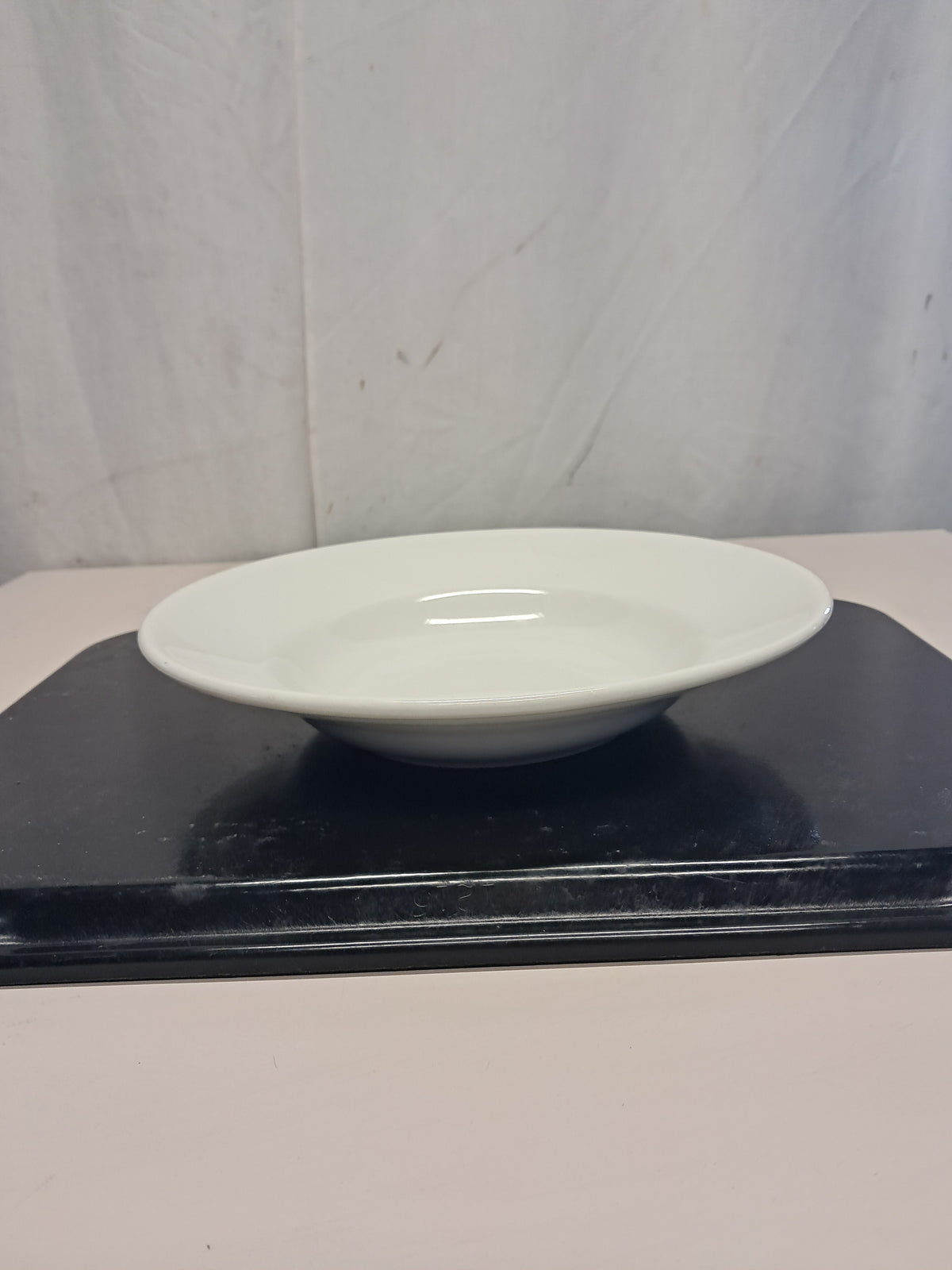 Piatto fondo in porcellana, diametro 23,5 cm, marca Saturnia, usato per la ristorazione