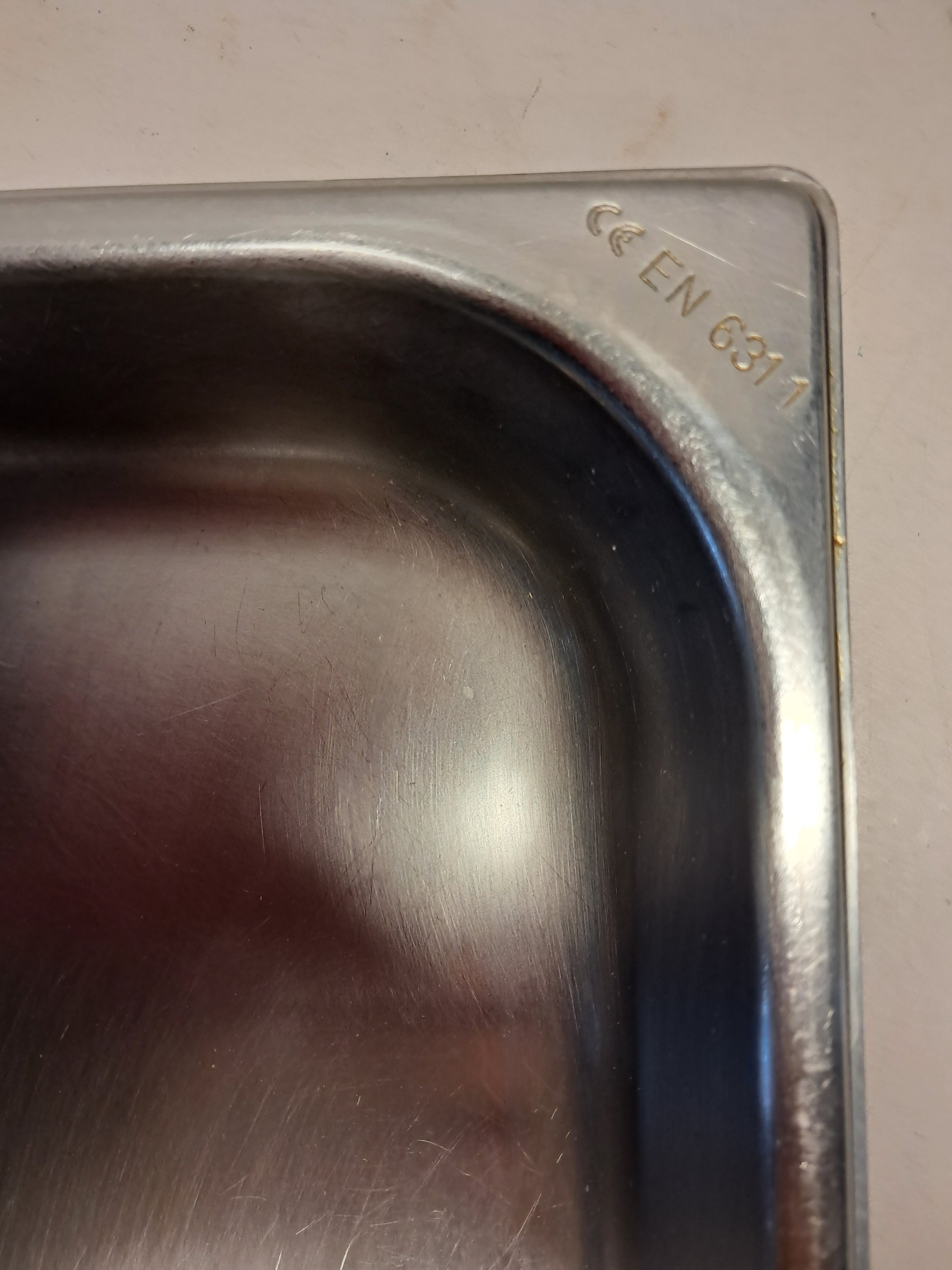 Teglia gastronorm GN 1/3 32x17,5cm, H 4cm, usata per la ristotazione Attrezzatura da ristorazione usata Sd Service Store