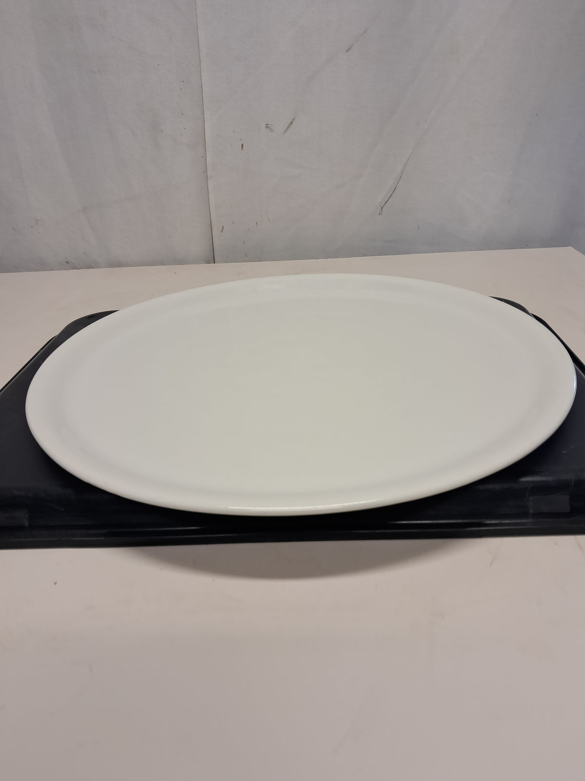 Piatto piano in porcellana, marca Saturnia, diametro 33cm , usato per la ristorazione Attrezzatura da ristorazione usata Sd Service Store
