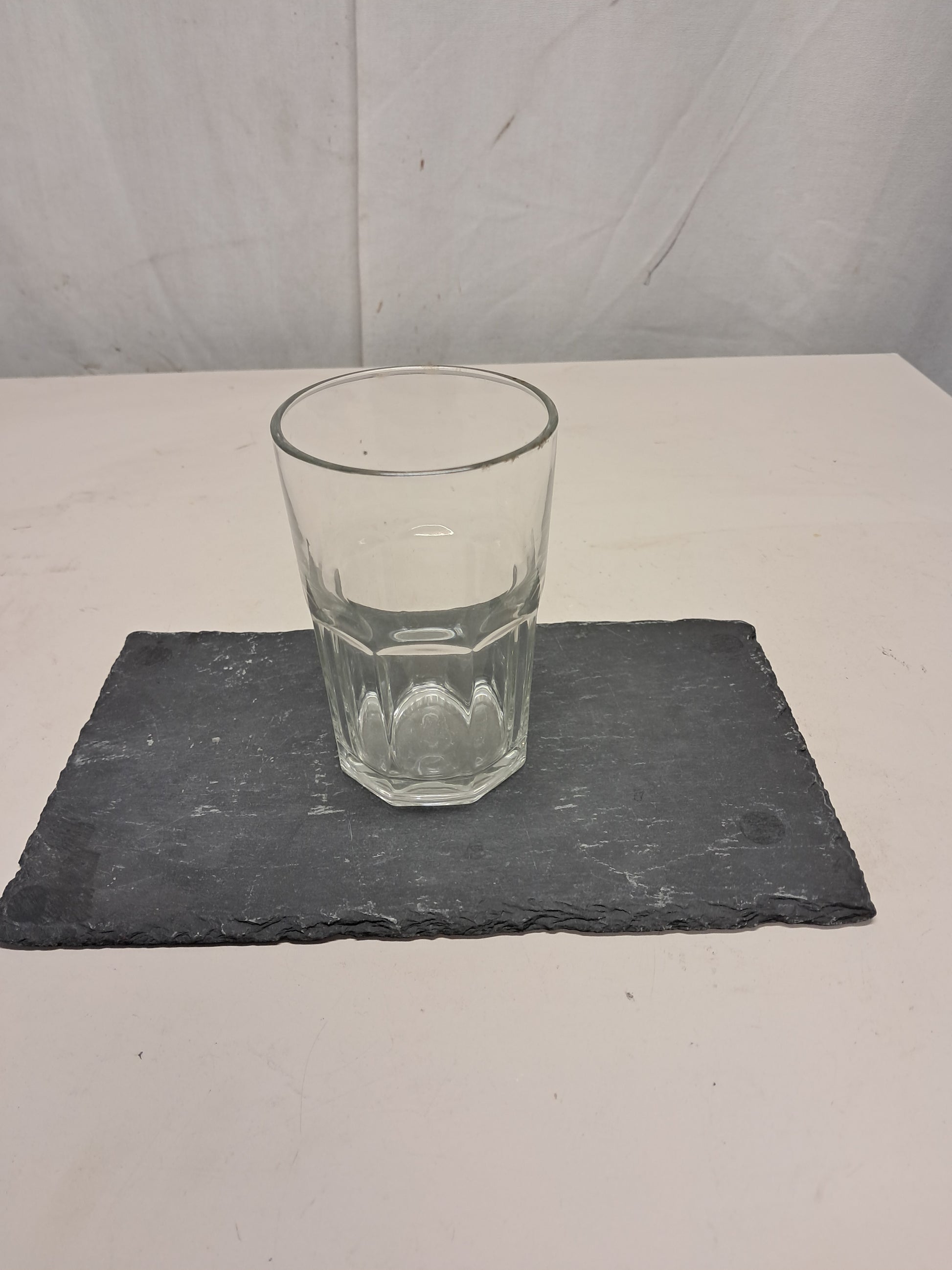 Bicchieri in vetro, diametro 8cm, altezza 13cm, usati per la ristorazione Attrezzatura da ristorazione usata Sd Service Store