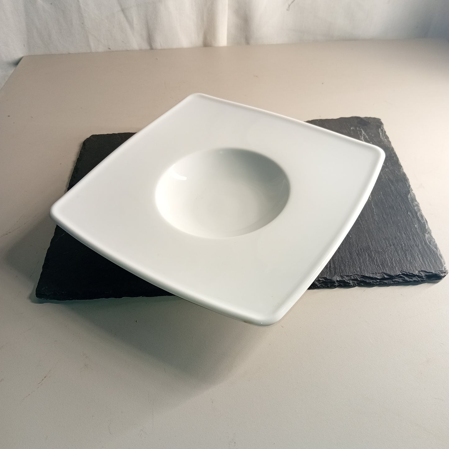 Piatto fondo in porcellana usato marca Lubiana 26x26cm Ristorazione Sd Service Store