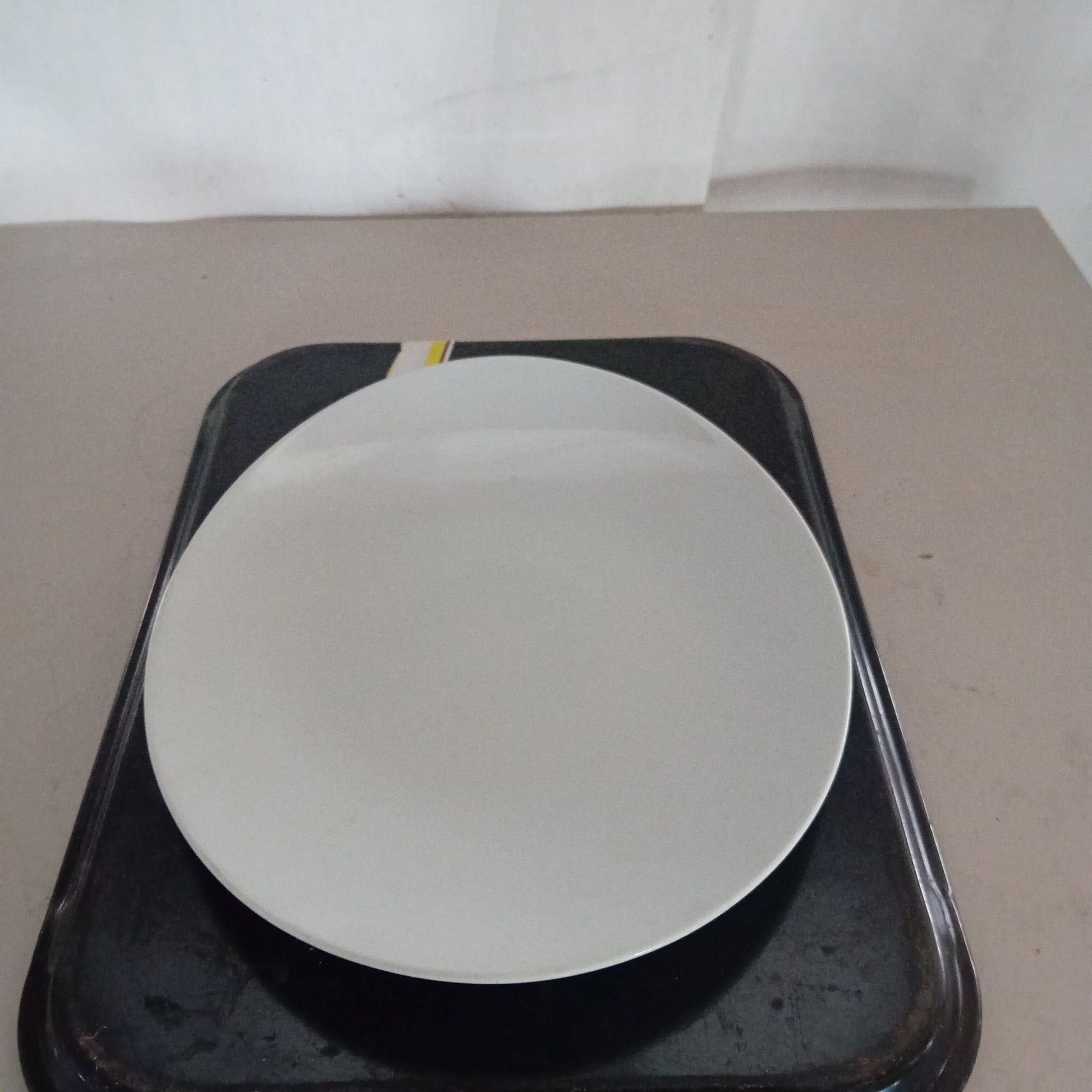 Piatti piani usati in ceramica Tognana, set da 5 pezzi venduti insieme Attrezzatura da ristorazione usata Sd Service Store