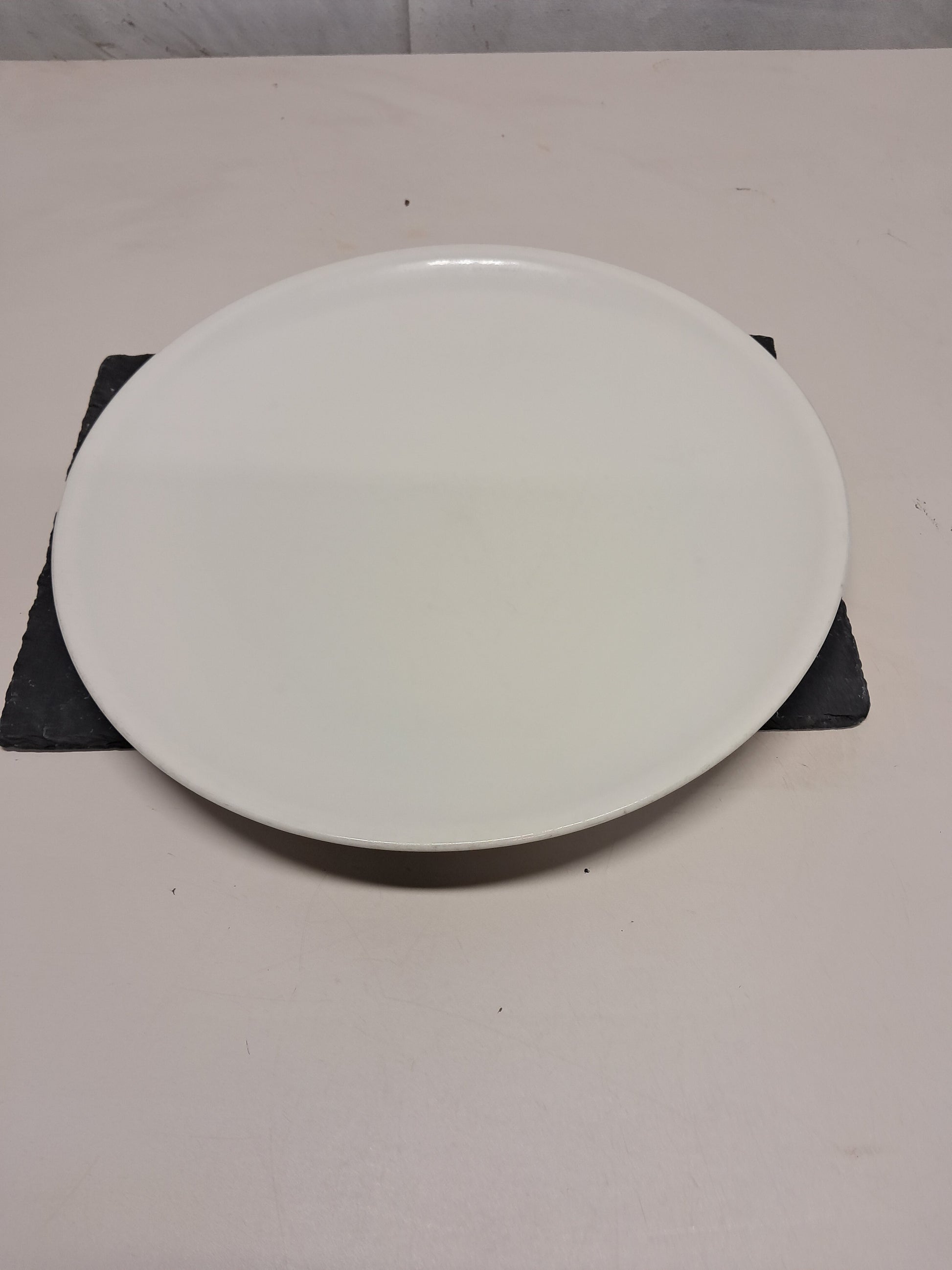 Piatti piani, in porcellana, marca Saturnia, diametro 28cm,usati per la risorazione Attrezzatura da ristorazione usata Sd Service Store