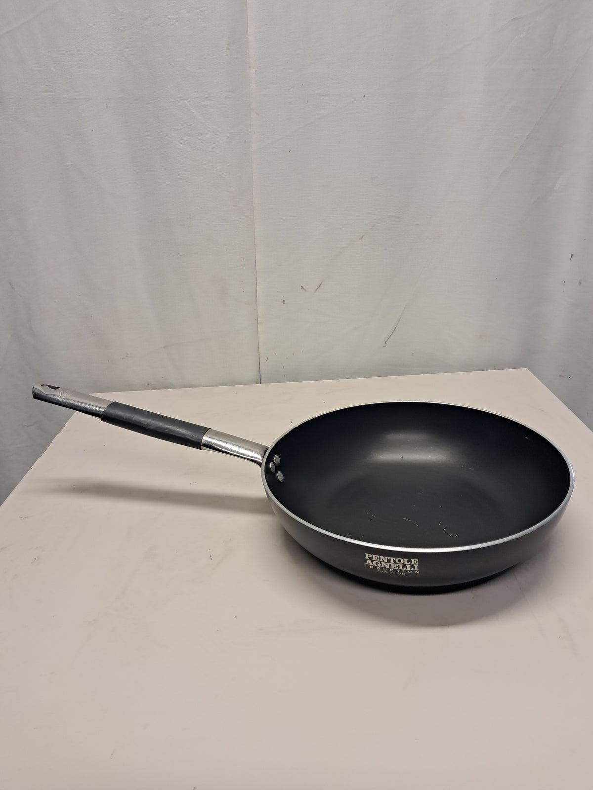 Padella a induzione, diametro 28 cm altezza 6 cm, marca Agnelli Attrezzatura da ristorazione usata Sd Service Store
