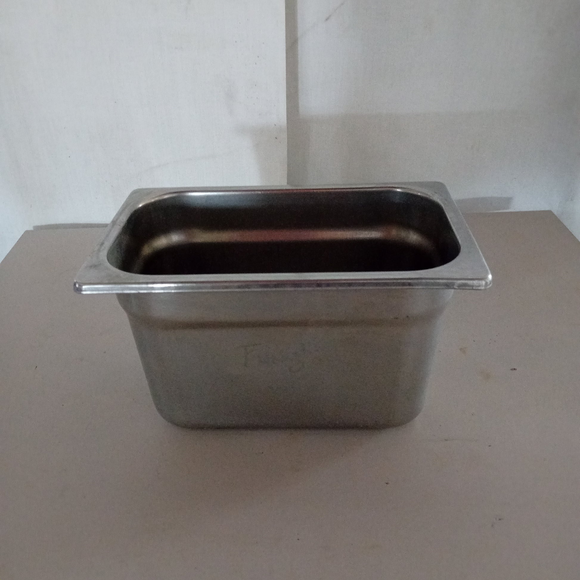 Contenitore gastronorm usato 26x16cm altezza 15cm Attrezzatura da ristorazione usata Sd Service Store