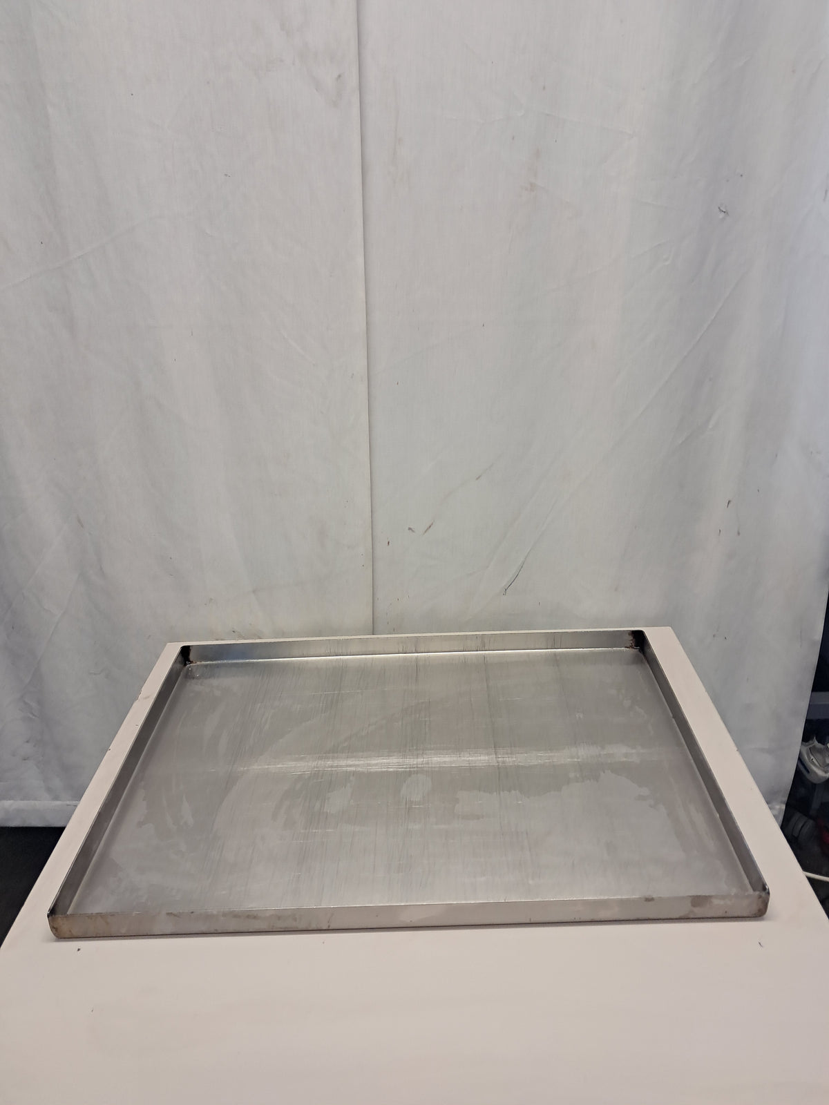 Teglia in acciaio, 60×45 cm; H 2,5 cm, usata per la ristorazione