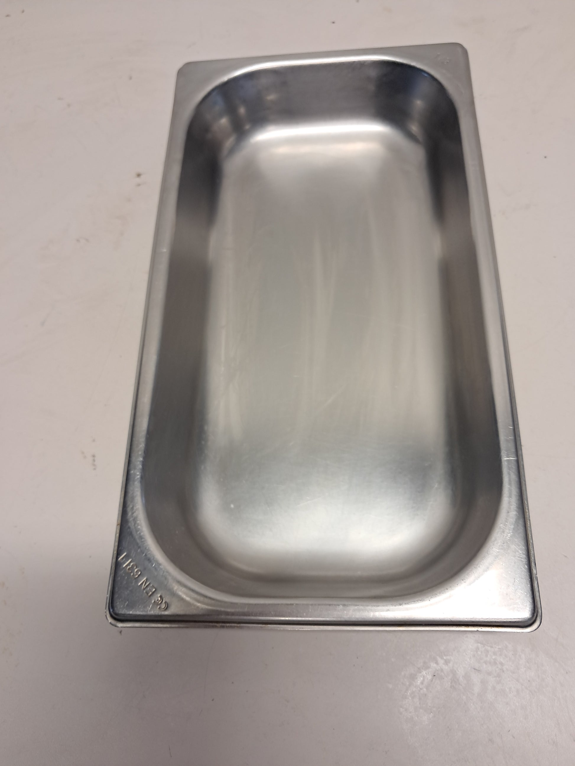 Teglia gastronorm GN 1/3 32x17,5cm, H 4cm, usata per la ristotazione Attrezzatura da ristorazione usata Sd Service Store