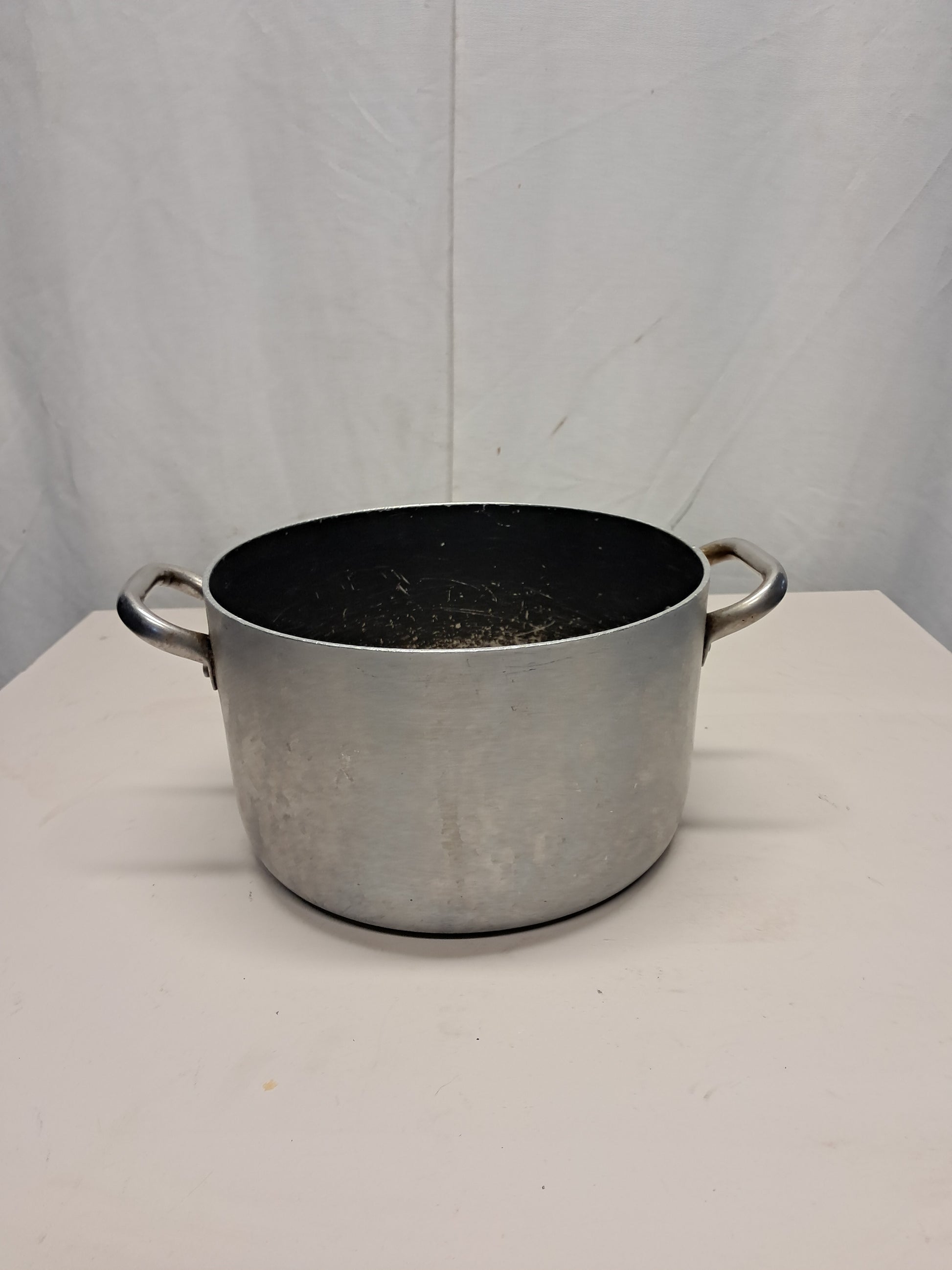 Pentola in alluminio diametro 24cm, altezza 13cm, usata per la ristorazione Attrezzatura da ristorazione usata Sd Service Store