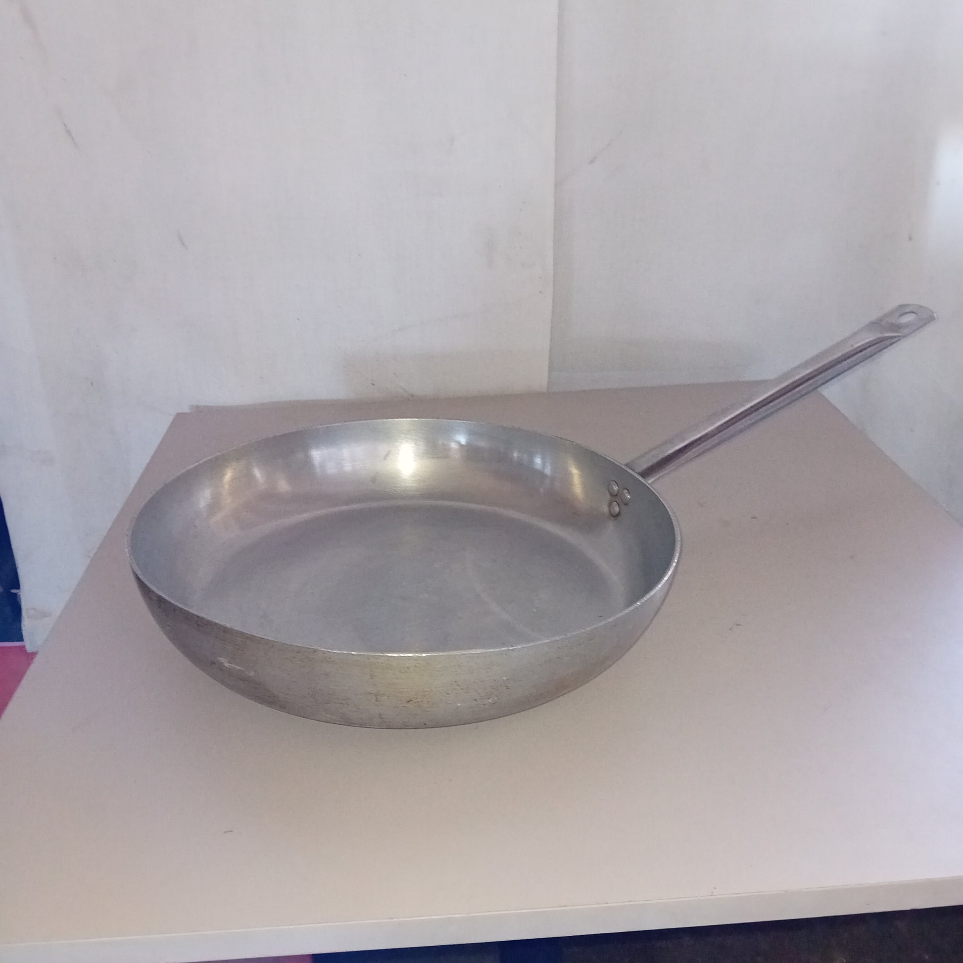 Padella in alluminio usata con manico diametro 37cm altezza 6cm Attrezzatura da ristorazione usata Sd Service Store