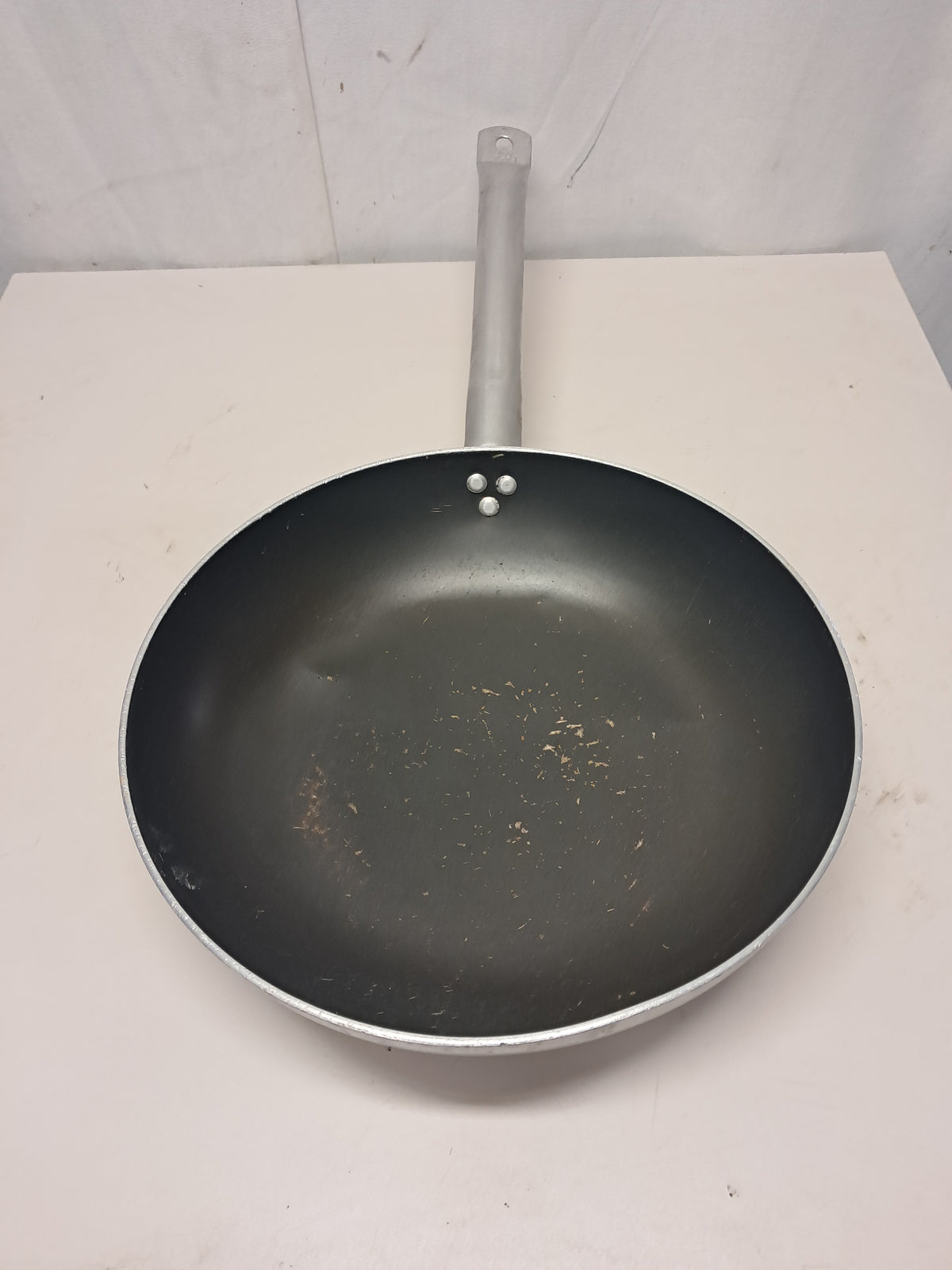 Padella in alluminio, diametro 32cm, altezza 6cm, usata per la ristorazione Attrezzatura da ristorazione usata Sd Service Store