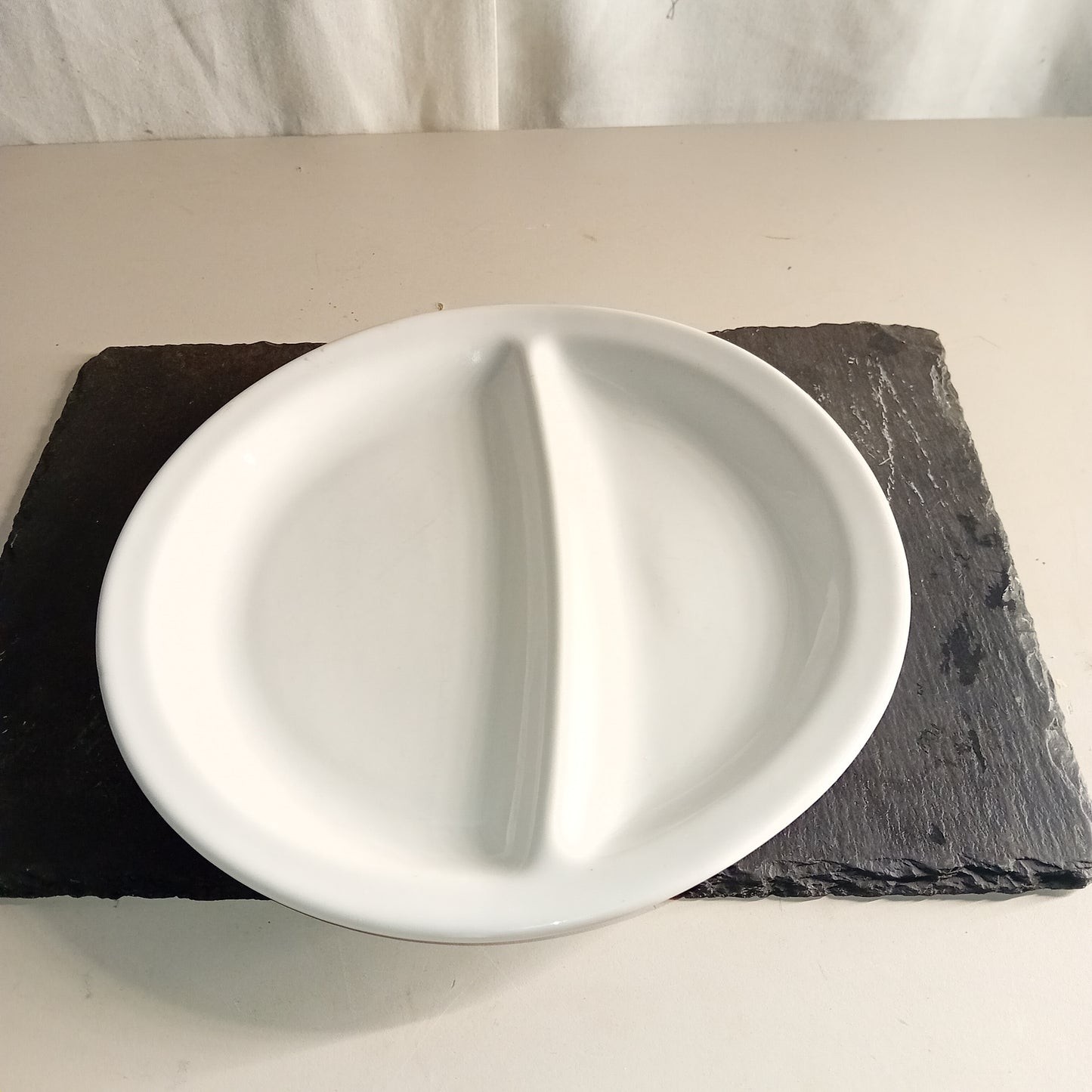 Piatto piano in porcellana usata Saturnia, 2 scomparti, diametro 27cm Ristorazione Sd Service Store