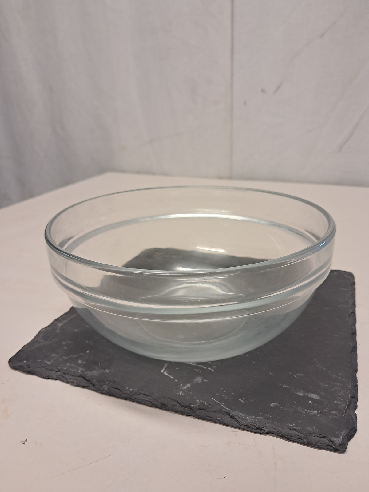 Ciotola insalatiera in vetro temperato diametro 16 cm, altezza 6 cm, usata per la ristorazione Attrezzatura da ristorazione usata Sd Service Store