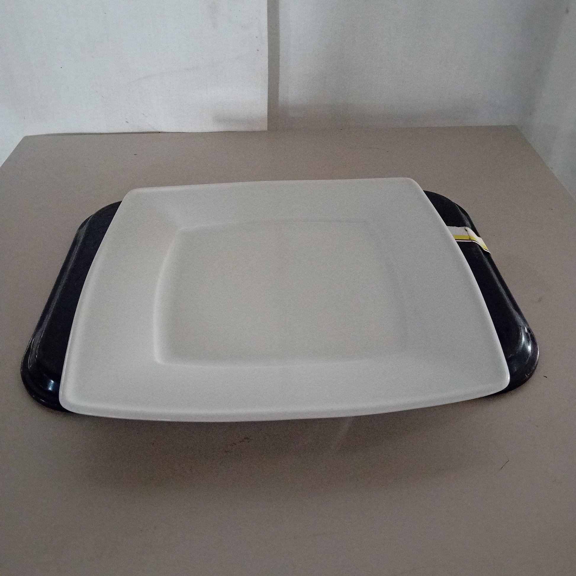 Piatto piano usato in porcellana marca Lubiana 32x32cm Ristorazione Sd Service Store