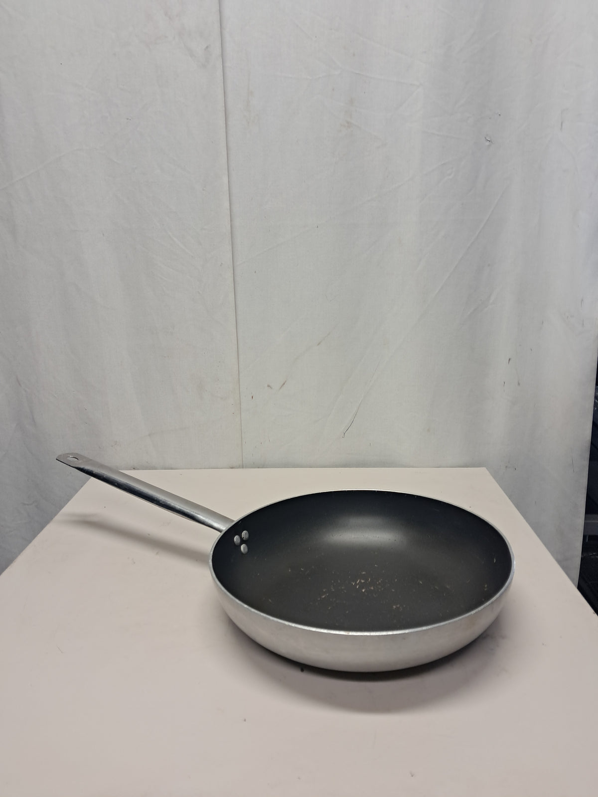Padella in alluminio, diametro 32cm, altezza 6cm, usata per la ristorazione Attrezzatura da ristorazione usata Sd Service Store