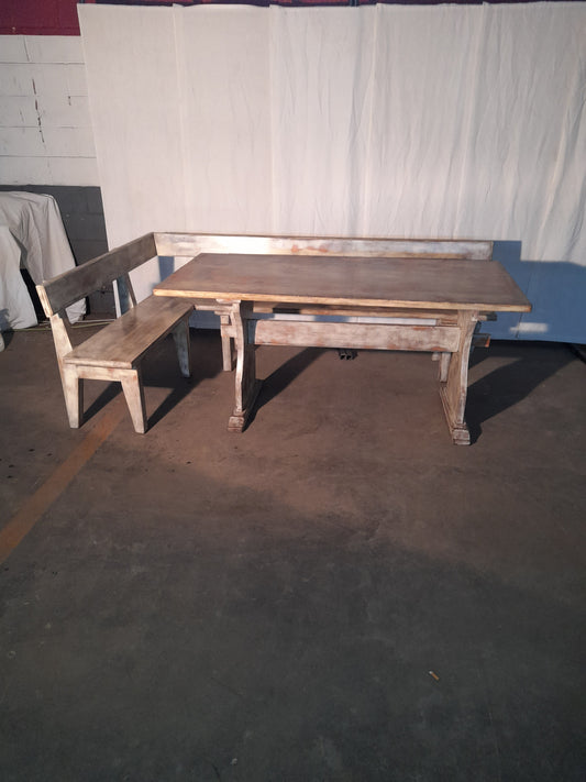 Tavolo e 2 panche in legno massiccio stile vintage, misure in foto — usato Attrezzatura da ristorazione usata Sd Service Store