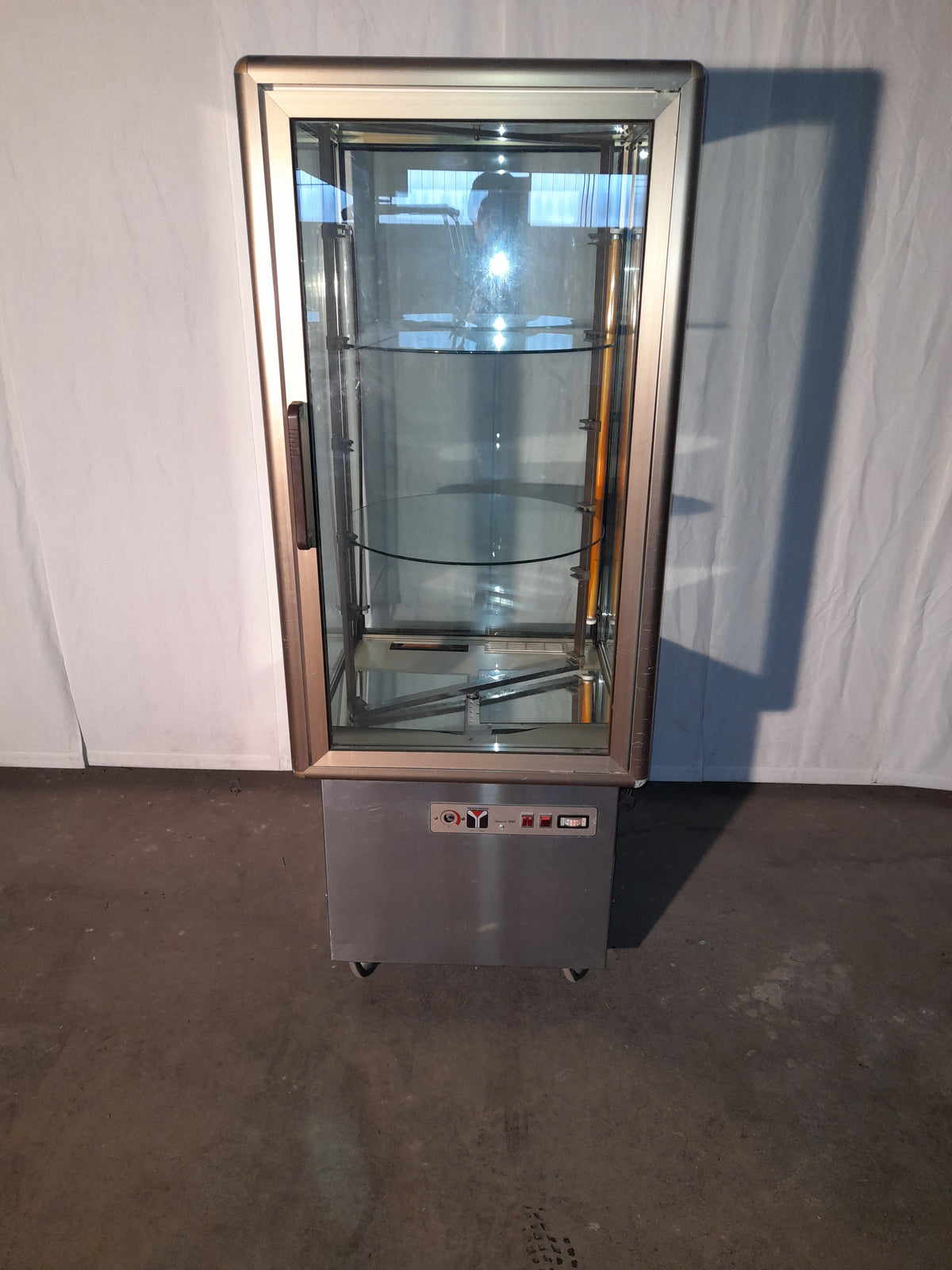 Vetrina per torte positiva 0–4 °C, L 70 cm, P 72 cm, H 177 cm — usata Attrezzatura da ristorazione usata Sd Service Store