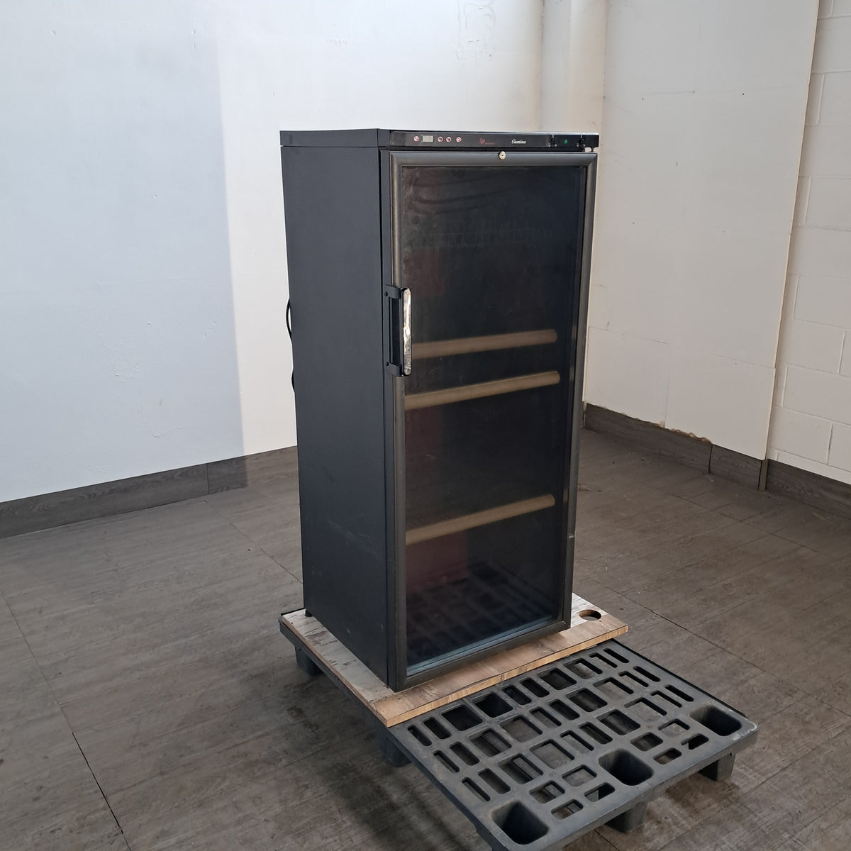 Vetrina vini refrigerata, L 55 cm, P 60 cm, H 140 cm — usata, dichiarata funzionante ma da rivedere Attrezzatura da ristorazione usata Sd Service Store